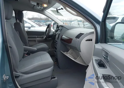 2010 Chrysler Town & Country New Lx z USA, uszkodzony, nr VIN 2A4RR2D16AR414672